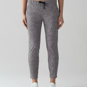 Lululemon Speckled On the Fly 7/8 Jogger Pant